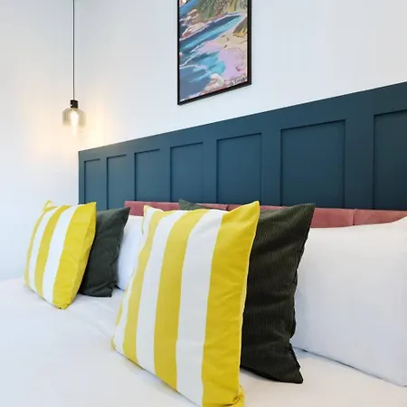 Chic With Parking And Wifi Apartment