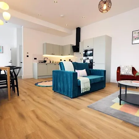 Chic With Parking And Wifi Bristol
