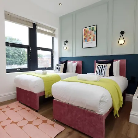 Chic With Parking And Wifi Bristol